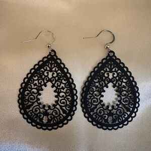 🖤Beautiful Filigree Earrings with Hook Backs🖤